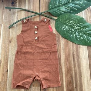 Baby sleeveless romper